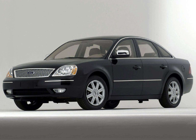 ▲ 포드 파이브 헌드레드. 단종된 모델이지만 한 때는 포드의 최고급 세단이었다.