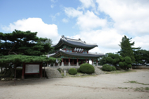 ▲ ‘유네스코 세계유산 정기보고 아시아 지역회의’가 7일부터 10일까지 4일간 수원에서 열린다. 경기도는 이번 회의가 남한산성을 비롯한 한국의 남한산성이 세계문화유산으로 등재되는 데 초석이 될 것으로 기대하고 있다. 사진은 남한산성 수어장대. ⓒ 뉴데일리