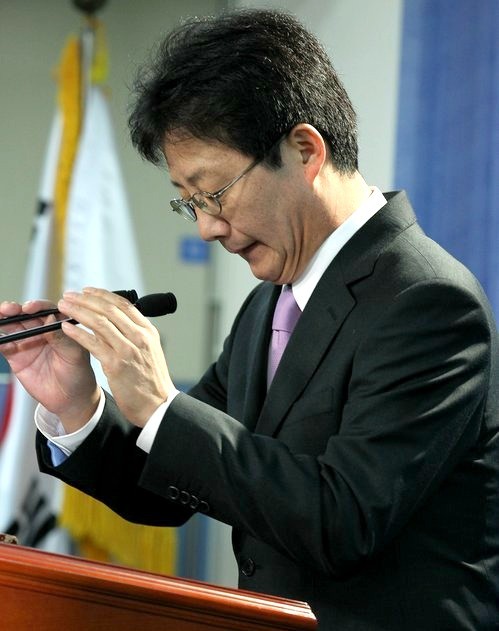 ▲ 한나라당 유승민 최고위원이 7일 오전 서울 여의도 당사에서 최고위원직 사퇴의사를 밝히는 긴급 기자회견을 하고 있다. ⓒ연합뉴스