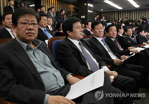 ▲ 한나라당 의원들이 7일 당 의원총회에 참석해 있다.ⓒ 연합뉴스