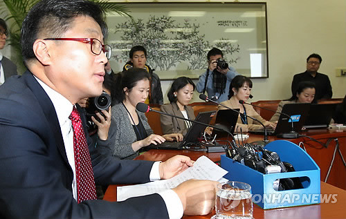 ▲ 한나라당 김정권 사무총장이 8일 국회에서 중앙선관위 홈페이지 디도스 공격에 대한 대응 방침에 대해 발표하고 있다. ⓒ연합뉴스