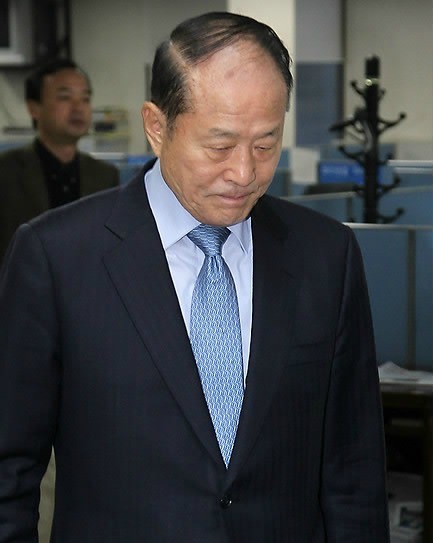 ▲ 한나라당 이상득 의원이 11일 오후 서울 여의도 당사 기자실에 들어서고 있다. ⓒ연합뉴스