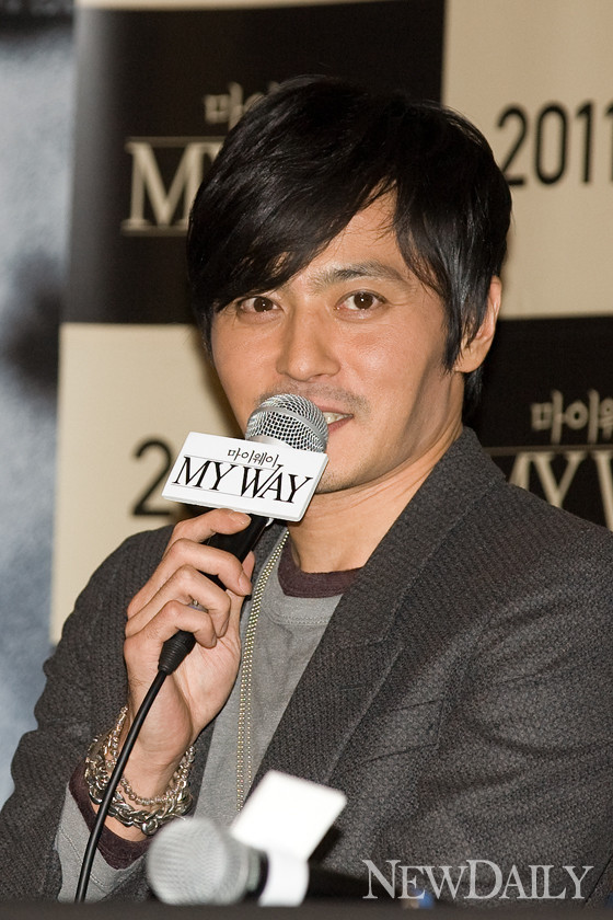 ▲ 장동건이 마이웨이 제작발표회에서 취재진의 질문에 답하고 있다.ⓒ 고경수기자.