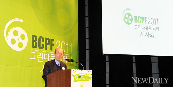 ▲ 이날 시사회를 주최한 방송콘텐츠진흥재단 현소환 이사장이 제작지원작 상영에 앞서 인사말을 건네고 있다.  ⓒ 양호상 기자