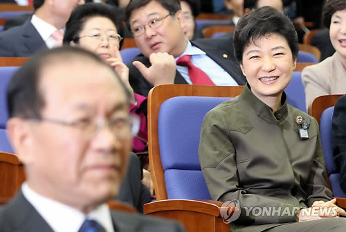 ▲ 한나라당 박근혜 전 대표가 15일 오전 국회에서 열린 의원총회에서 환한 미소를 짓고 있다. ⓒ연합뉴스