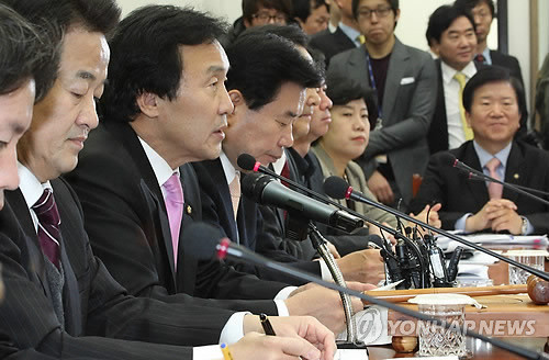 ▲ 민주당 손학규 대표가 16일 국회에서 마지막 최고위원회의 및 확대간부회의를 주재하고 있다.ⓒ연합뉴스