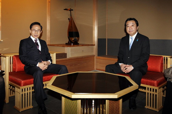 ▲ 17일 이명박 대통령이 노다 요시히코 일본 총리와 만난 자리에서 담화를 나누고 있다. ⓒ 청와대