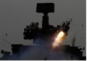 ▲ '천마'의 야간사격 장면. 전천후 작전이 가능한 '천마'의 배치로 저공침투대응능력이 높아졌다.