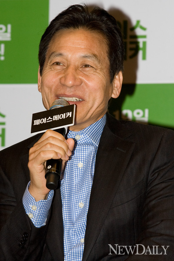 ▲ 페이스 메이커’의 제작 보고회가 열린 가운데 배우 안성기가 영화에 대한 이야기를 이어가고 있다. ⓒ 고경수기자.