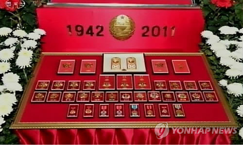 ▲ 지난 17일 사망한 김정일 시신이 사흘이 지난 20일 처음으로 공개됐다. ⓒ 연합뉴스