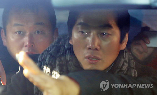 ▲ 정봉주 전 의원이 대법원을 떠나고 있다. 2011.12.22