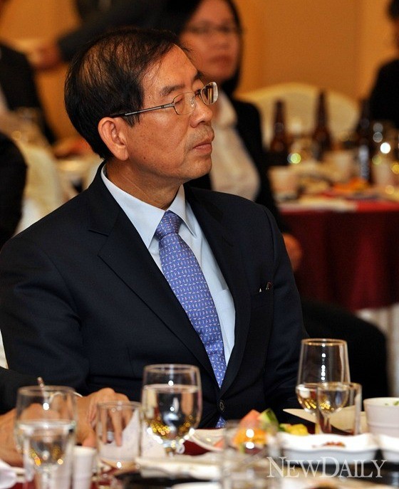 ▲ 1급 5명을 용퇴시키는 등 '대학살'논란 속에 서울시 3급 인사를 강행한 박원순 서울시장.ⓒ뉴데일리 편집국