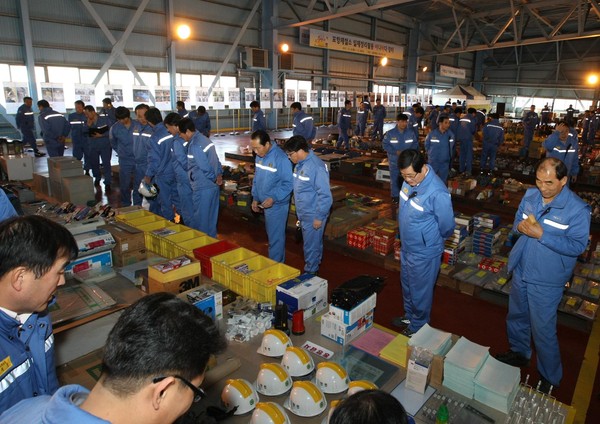 ▲ 포항제철소에서 열리고 있는 아나바다 장터 ⓒ포스코