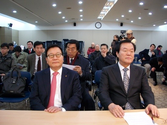 ▲ 토론회 발제자로 나선 김경재 전 민주당 최고위원과 축사자로 참석한 박세일 선진통일연합 상임의장ⓒ