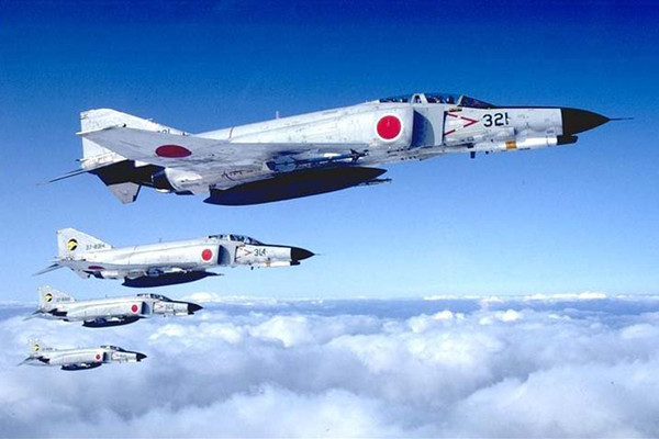 ▲ 일본 항공자위군의 F-4EJ. 2000년 이후 그 수를 줄여 현재는 70여 대를 운용 중이다.