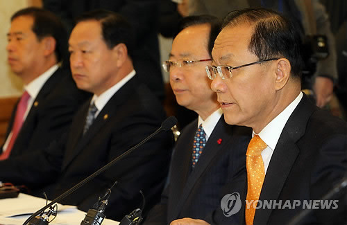 ▲ 한나라당 황우여 원내대표가 26일 오전 국회 귀빈식당에서 중국어선 불법조업 근절대책을 논의하기 위해 열린 당정협의회에 모두발언을 하고 있다. ⓒ 연합뉴스