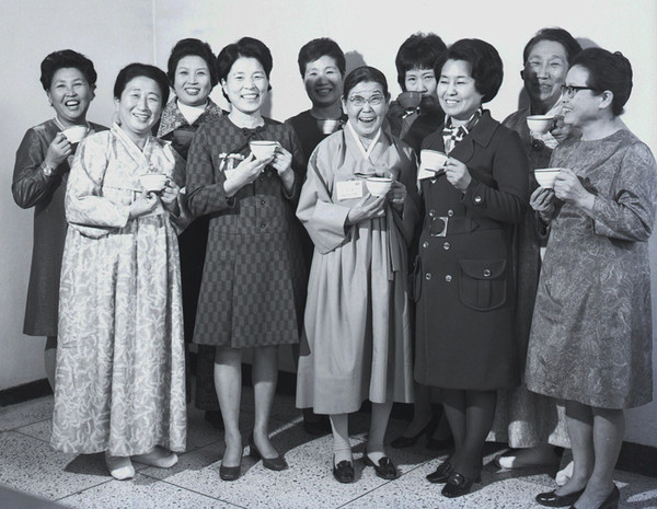 ▲ 김한용-소비자의초상ⓒ한미사진미술관