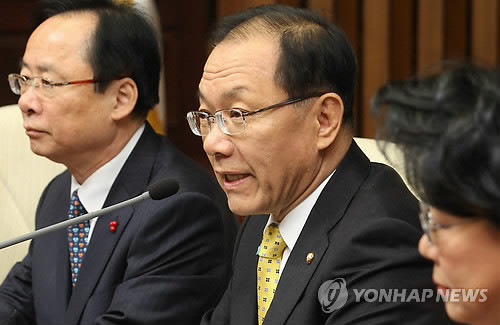 ▲ 한나라당 황우여 원내대표가 27일 오전 국회에서 열린 2011년 마지막 원내대책회의에서 모두발언을 하고 있다. ⓒ 연합뉴스