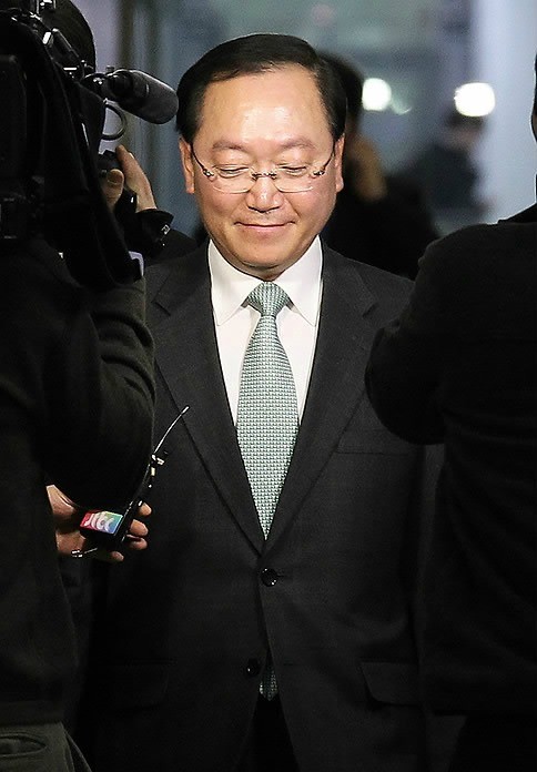 ▲ 지난 2일 오후 최구식 의원이 국회 정론관에서 경찰 발표에 대한 입장을 밝힌뒤 회견장을 나서고 있다. ⓒ연합뉴스