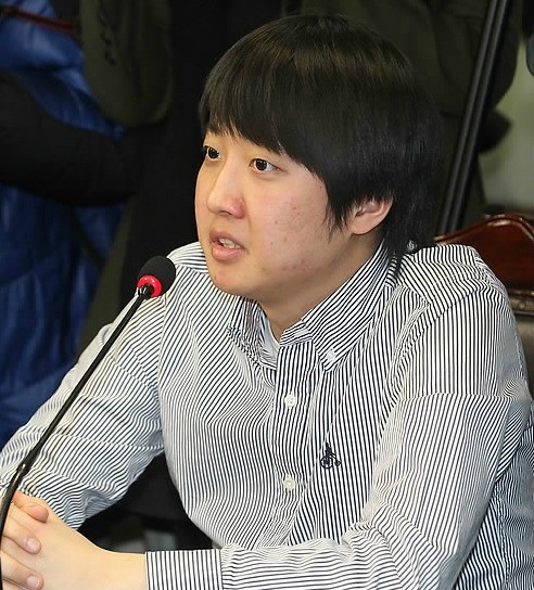 ▲ 지난 27일 여의도 한나라당사에서 열린 첫 비상대책위원회에서 비대위원에 선임된 20대 벤처사업가 이준석 클라세스튜디오 대표가 모두발언을 하고 있다. ⓒ연합뉴스