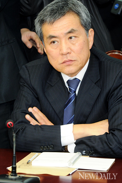 ▲ 30일 한나라당 비상대책위원회에 참석한 이상돈 비상대책위원. ⓒ 양호상 기자