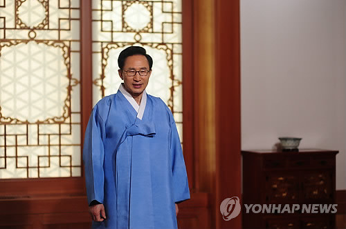 ▲ 이명박 대통령이 31일 청와대에서 2012년 신년사를 발표하고 있다. ⓒ연합뉴스