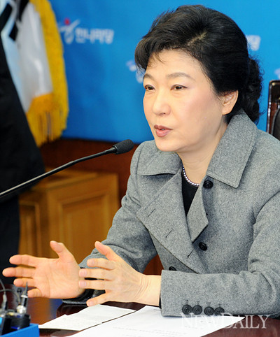 ▲ 박근혜 위원장이 이끄는 한나라당 비상대책위원회는 2일 학교폭력과 왕따에 시달리는 학생들을 위한 ‘상담 대표전화 시스템’을 신설키로 했다. ⓒ 양호상 기자