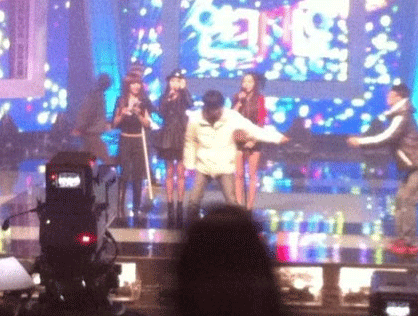 ▲ 아이유의 '기아 몸매'가 화제가 되고 있다. ⓒ 온라인 커뮤니티