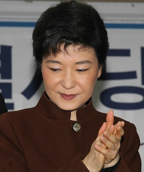 ▲ 한나라당 박근혜 비상대책위원장이 3일 오전 여의도 한나라당 서울시당에서 열린 서울시당 신년인사회에서 박수를 치고 있다. ⓒ연합뉴스