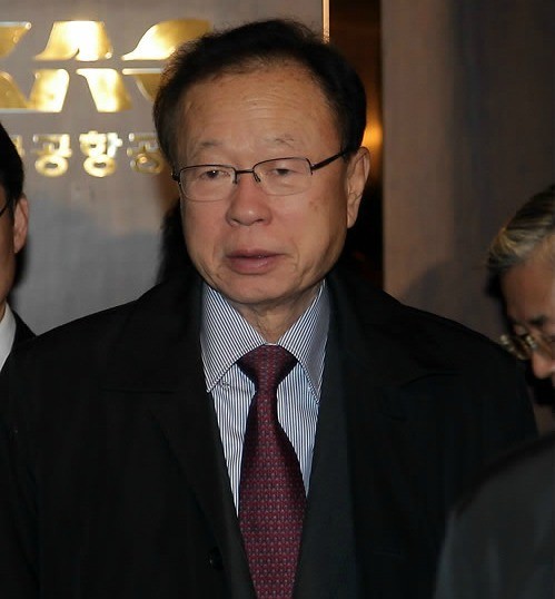 ▲ 고승덕 의원에게 돈봉투를 건넸다는 의혹을 받고 있는 박희태 국회의장이 지난 8일 서울 김포국제공항을 통해 일본 하네다로 출국하고 있다. ⓒ연합뉴스