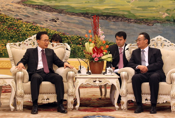 ▲ 이명박 대통령이 9일 우방궈 중국 전국인민대표대회 상무위원장과 면담을 하고 있다. ⓒ 청와대