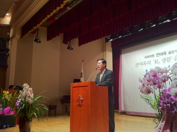 ▲ 장광근 국토해양위 위원장 10일 오후 국회의원회관 대회의실에서 열린 전여옥 의원 출판기념회 '전여옥의 '私, 생활'을 말하다'에서 축사를 하고 있다. ⓒ뉴데일리