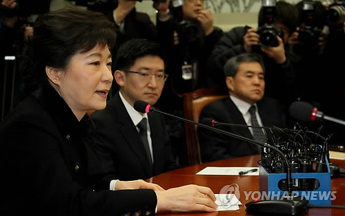 ▲ 박근혜 한나라당 비상대책위원장은 11일 춘천에서 열린 강원도당 신년인사회에서 정강정책에 관한 것은 신중해야 한다고 말했다. ⓒ연합뉴스