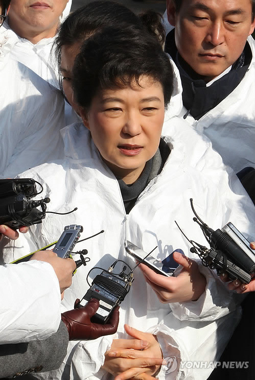 ▲ 박근혜 한나라당 비상대책위원장이 11일 강원도 춘천의 축산농가를 방문했다. ⓒ 연합뉴스