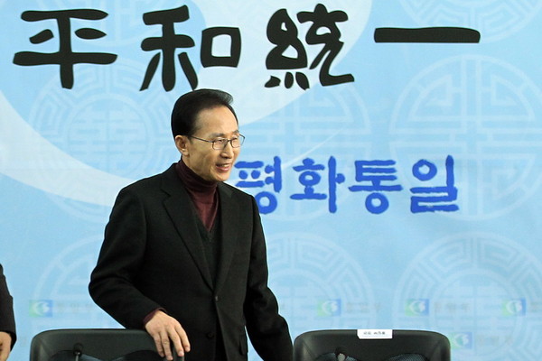 ▲ 4·11 총선을 앞두고 고위 공직자들의 출마가 이어지고 있다. 정치권 대변혁이 이들 정치 새내기들에게는 호재로 작용할 수 있다는 관측도 있지만, 최근 한나라당 위기론이나 비대위 기류가 친이계에는 결코 쉽지 않은 선거를 예고하고 있다. ⓒ 청와대