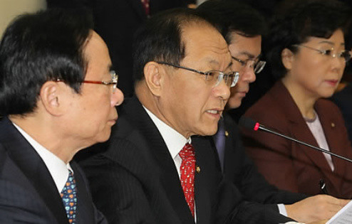 ▲ 한나라당 황우여 원내대표가 13일 오전 국회에서 열린 한나라당 주요당직자회의에서 모두발언을 하고 있다. ⓒ 연합뉴스