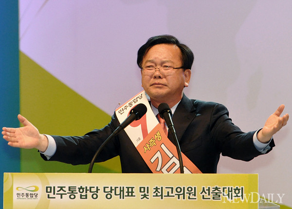 ▲ 15일 오후 경기도 일산 킨텍스에서 진행된 민주통합당 당대표 및 최고위원 선출대회에서 김부겸 후보가 연설을 하고 있다. ⓒ양호상 기자