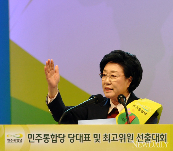▲ 15일 고양 킨텍스에서 열린 민주통합당 전당대회에서 한명숙 전 총리가 연설을 하고 있다. ⓒ 뉴데일리 양호상 기자