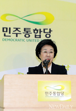 ▲ 민주통합당 당대표 및 최고위원 선출대회 대표당선자 기자회견중인 한명숙 대표ⓒ양호상 기자