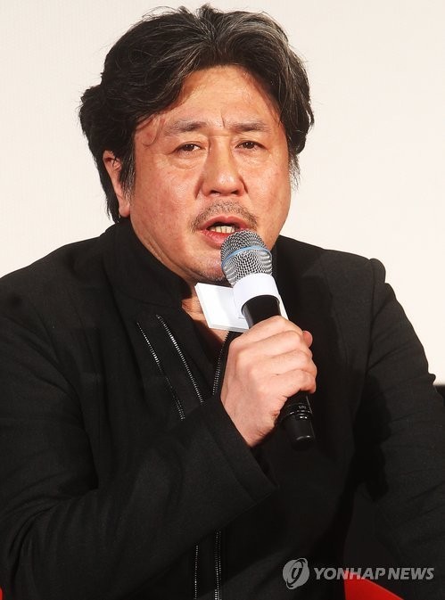 ▲ 영화 '범죄와의 전쟁 : 나쁜놈들 전성시대'(감독 윤종빈) 제작보고회에서 질문에 답하고 있다 ⓒ 연합뉴스