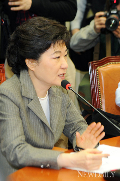 ▲ 박근혜 한나라당 비상대책위원장이 4월 총선을 앞두고 '범 보수' 결집에 나설 것으로 알려졌다. ⓒ 양호상 기자