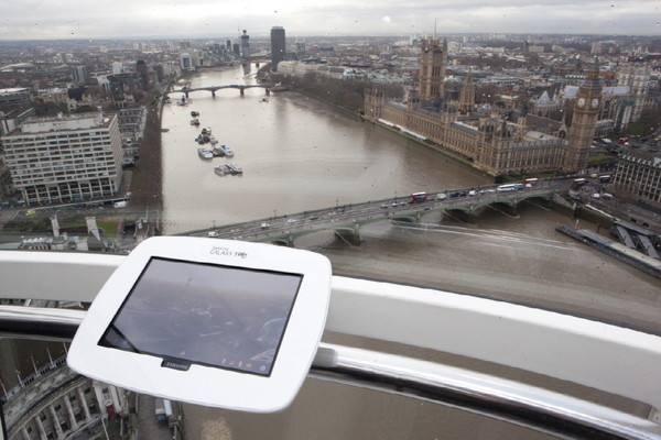 ▲ ⓒ영국 런던의 명물 '런던아이'에 설치된 '갤럭시탭'.