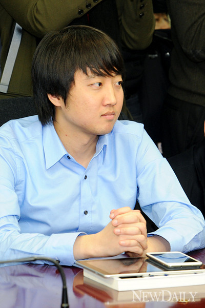 ▲ 이준석 한나라당 비상대책위원은 27일 "박근혜 비상대책위원장이 진지함에 가끔 답답함을 느끼기도 한다"고 말했다. ⓒ 양호상 기자