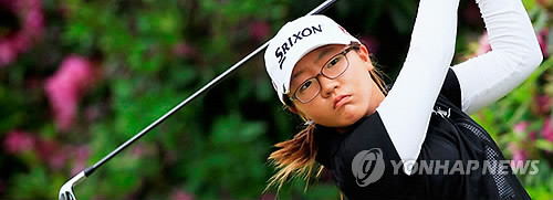 ▲ 뉴질랜드 교포 고보경, 프로골프대회 최연소 우승(서울=연합뉴스) 뉴질랜드 교포 여중생 골퍼인 리디아 고(14·한국명 고보경)가 29일 호주 시드니의 오틀랜드 골프장에서 열린 2012 호주여자골프 뉴사우스 웨일스 오픈에서 정상에 오르면서 최연소로 프로 대회에서 우승하는 위업을 달성했다.ⓒ