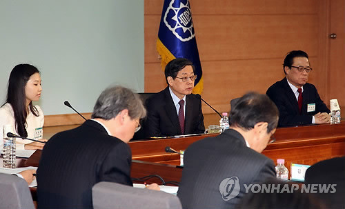 ▲ 교과부는 2일 오전 김황식 총리가 주재한 공정사회추진보고대회에서 대입 특별전형 비리 근절을 위한 대책을 보고했다.ⓒ 사진 연합뉴스