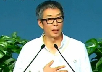 ▲ 한 재미한인교회에서 간증을 하고 있는 서세원(영상 캡처).