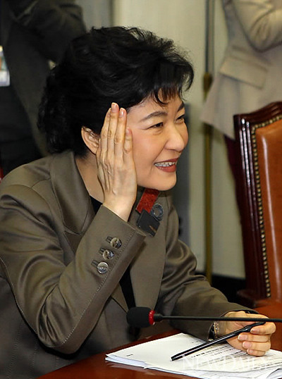 ▲ 한나라당 비상대책위원회가 새 당명으로 '새누리당'을 낙점한데 따른 후폭풍이 일고 있다. 사진은 박근혜 비상대책위원장. ⓒ 연합뉴스