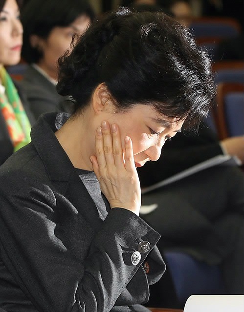 ▲ 생각에 잠겨 있는 새누리당 박근혜 비상대책위원장. ⓒ연합뉴스