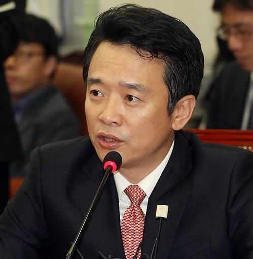 ▲ 남경필 새누리당(옛 한나라당) 의원은 5일 국군 사병 월급을 50만원으로 인상하는 방안을 당의 4.11 총선 공약으로 추진할 것을 제안했다. ⓒ 연합뉴스