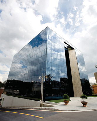 ▲ '자칭 빵집 중소기업'이라는 SPC그룹의 사옥. SPC그룹은 연 매출이 2조 원을 넘는다.